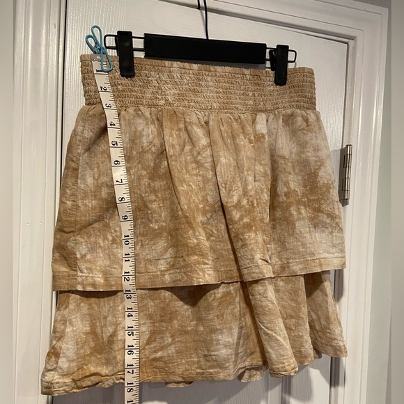 April Kiss Size L Smocked Waist Tiered Ruffle Tan Cream Tie Dye Mini Skirt - Picture 3 of 10
